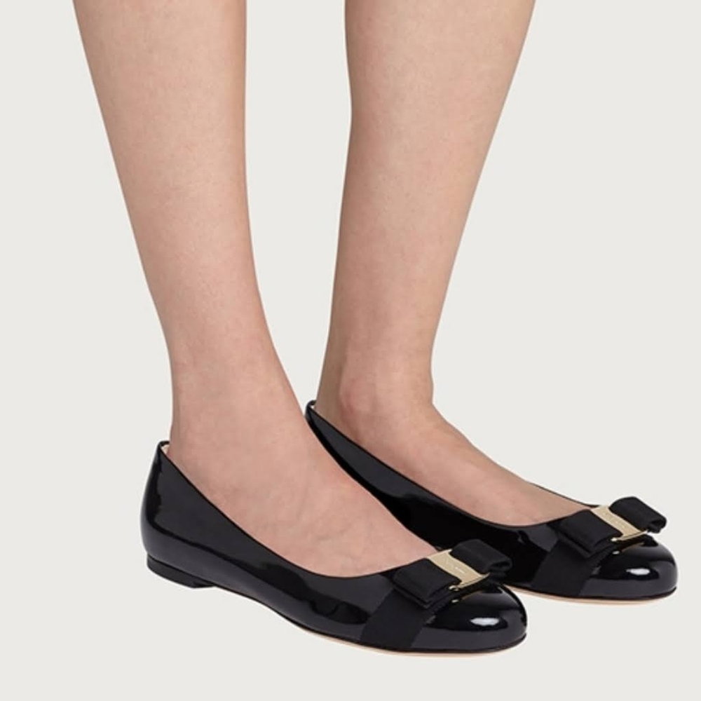 New Salvatore Ferragamo black Varina ballet flat in size 8C